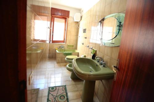 Bathroom sa Casa Russo a Ficarra