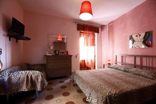 Ένα ή περισσότερα κρεβάτια σε δωμάτιο στο Casa Russo a Ficarra