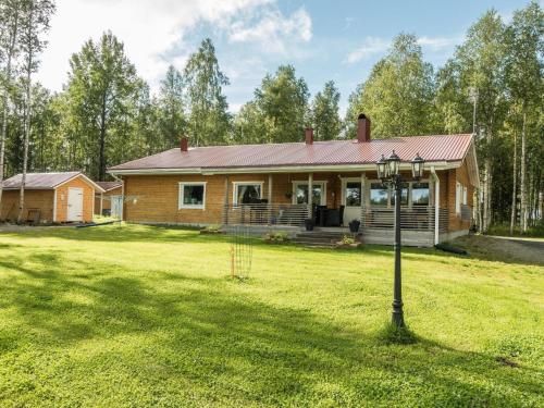 En have udenfor Holiday Home Suomela by Interhome