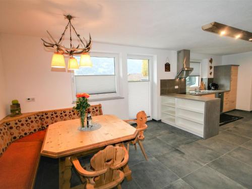 Kuchyňa alebo kuchynka v ubytovaní Apartment Sonnigs Platzl by Interhome