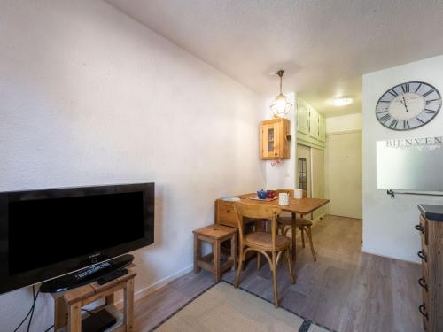 Studio Batiment B by Interhome