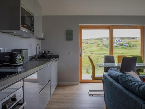 A kitchen or kitchenette at Holiday Home Upper Milovaig by Interhome