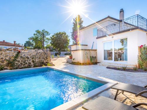 Bazén v ubytování Holiday Home Paesana Heritage House by Interhome nebo v jeho okolí