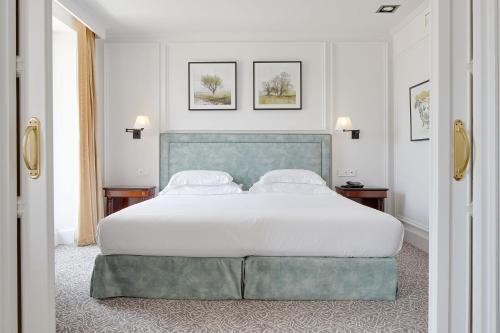 Un ou plusieurs lits dans un hébergement de l'établissement Hotel de Londres y de Inglaterra