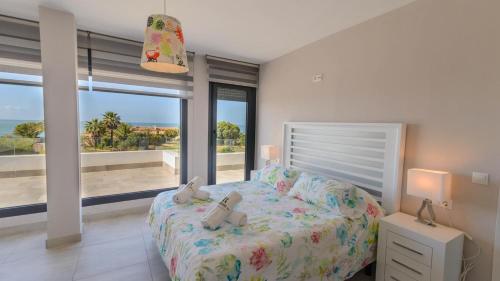 Ένα ή περισσότερα κρεβάτια σε δωμάτιο στο Villa Mónaco Conil de la Frontera by Ruralidays