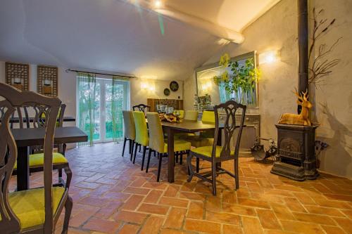 a dining room with a table and chairs and a fireplace at Villa Cerrado das Fontainhas SPA in Sintra