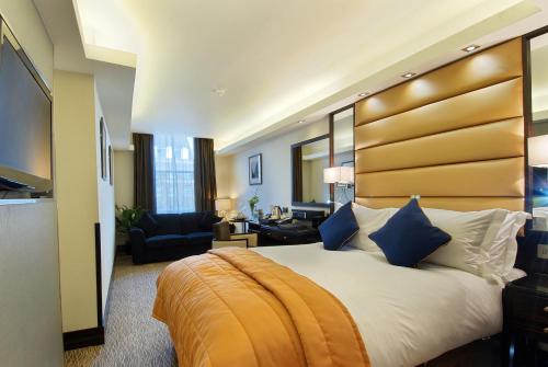 Tempat tidur dalam kamar di Park Grand Marble Arch