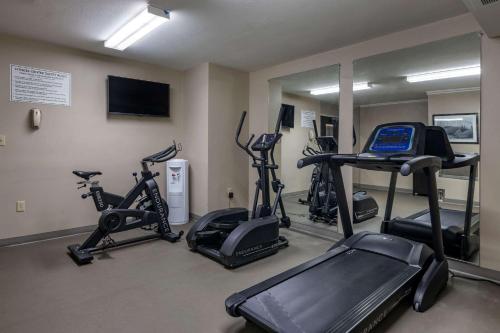 a gym with several treadmills and exercise bikes at Sleep Inn Jacksonville Airport in Jacksonville