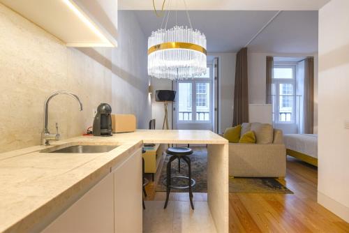 Central Downtown Apartment by LovelyStay