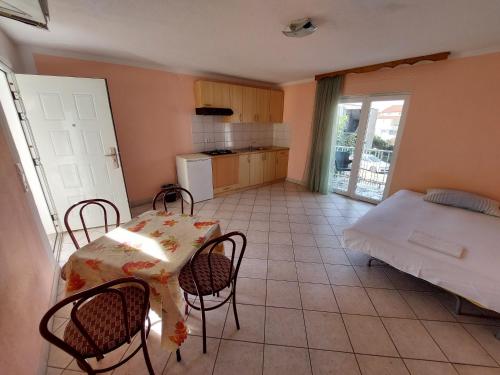 Fotografie z fotogalerie ubytování Apartment house Slavka v destinaci Vodice