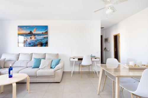Home2Book Comfy Seaside Apartment Cristimar, Pool