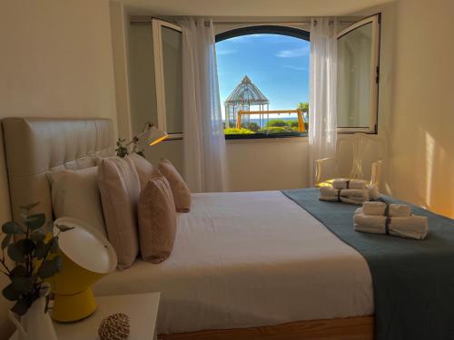 a bedroom with a large bed with a window at Lux Parede Ocean View in Parede