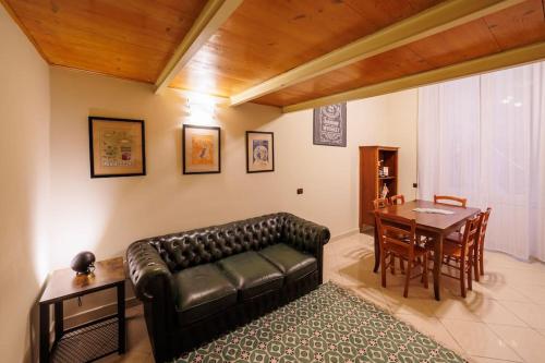 The San Gregorio Armeno Apartment By HouseinNaples