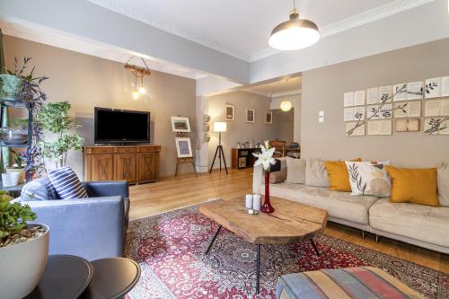 Vibrant Flat with Balcony in Sisli