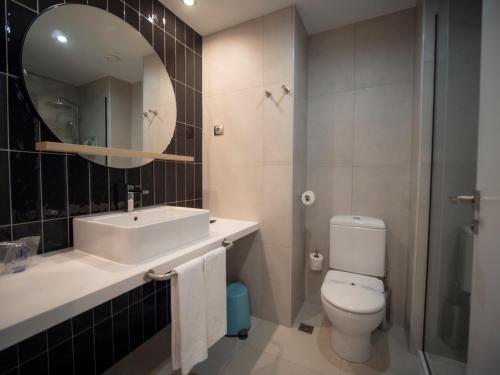  Hotel Roc Meler -  Room  picture :   Shower    Safety deposit box    TV                           