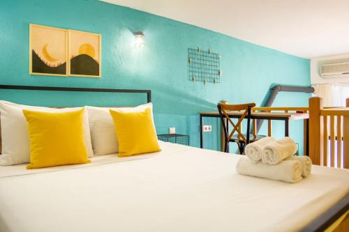 Fotografie z fotogalerie ubytování Central and Colorful Studio Flat in Alsancak v destinaci Izmir