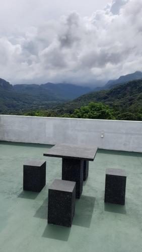 Pemandangan gunung umum atau pemandangan gunung yang diambil dari hotel