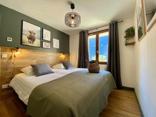 Tempat tidur dalam kamar di La Petite Cascade, Venosc - Les 2 Alpes