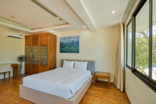 Ένα ή περισσότερα κρεβάτια σε δωμάτιο στο Sunny Beach Villa