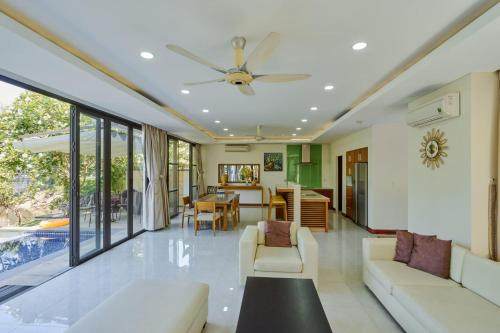 Χώρος καθιστικού στο Sunny Beach Villa