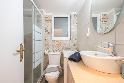 Koupelna v ubytování Urban City Apartment by CloudKeys