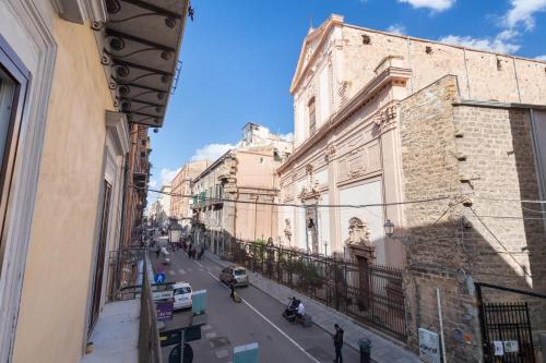 a view of a city street with buildings at 124 Maqueda Apartments in Palermo