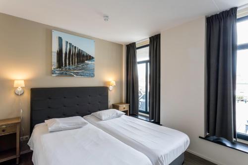 Een bed of bedden in een kamer bij Hello Zeeland - Appartement Wijngaerde Residence 19
