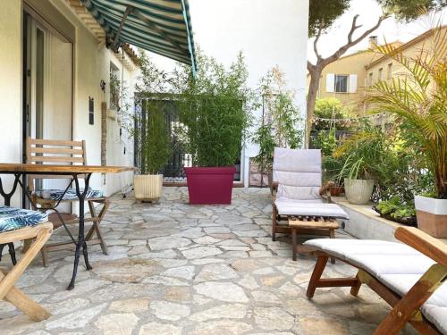 Patio nebo venkovní prostory v ubytování Grand Studio 30m avec jardin proche des plages