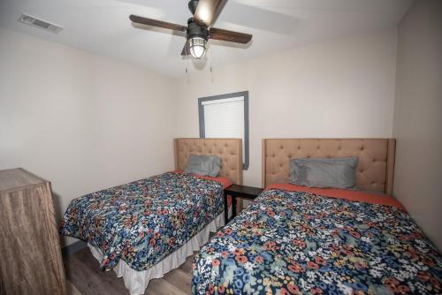 a bedroom with two beds and a ceiling fan at Dawsonville Retreat in Dawsonville