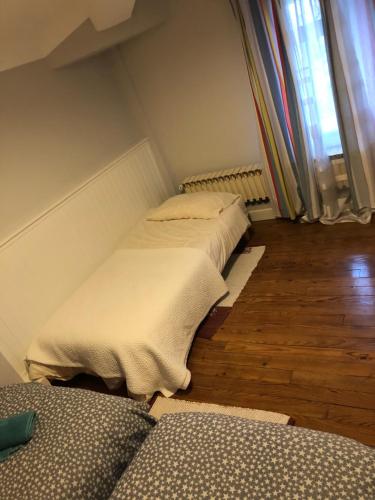 two beds sitting in a room next to a window at Les Chênes in Bénesse-Maremne