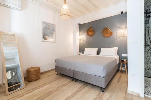 Posteľ alebo postele v izbe v ubytovaní Haka Suites Mykonos Town