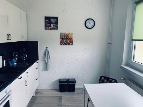 Nhà bếp/bếp nhỏ tại modernes 1-Raum Apartment für Monteure (WORK 1)