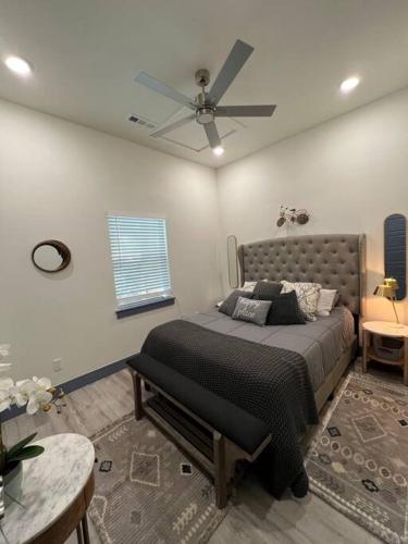 a bedroom with a bed and a ceiling fan at Perfectly located 2 bed/2 full bathroom/1 sofa bed in Bentonville