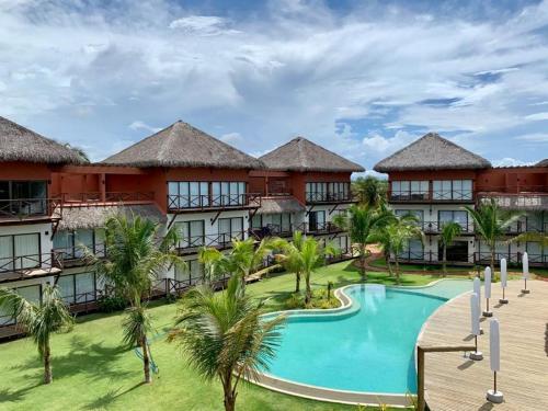 ein Bild eines Resorts mit einem Pool und Palmen in der Unterkunft Villas BobZ in Barrinha