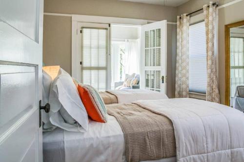 a bedroom with two beds and a window at Angel's Rest in Portland