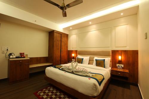 a bedroom with a large bed in a room at Hotel Holy Vivasa in Rishīkesh
