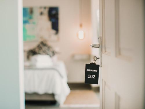 Ένα ή περισσότερα κρεβάτια σε δωμάτιο στο Giardino Boutique Hotel
