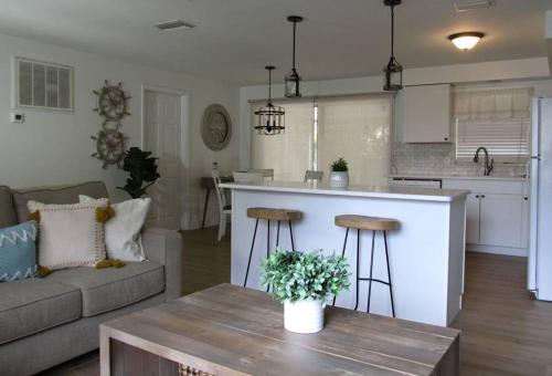 Freshly Updated Largo Home – Photos 3