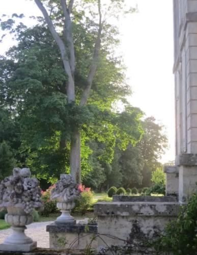 Gambar di galeri bagi Charming 18th Century Chateau, near Bayeux in Calvados, Normandie di Livry