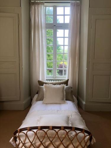 Gambar di galeri bagi Charming 18th Century Chateau, near Bayeux in Calvados, Normandie di Livry