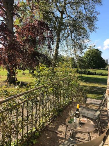 Gambar di galeri bagi Charming 18th Century Chateau, near Bayeux in Calvados, Normandie di Livry