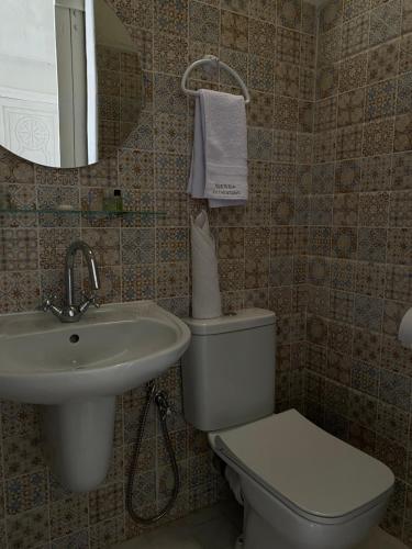 Un baño de Hôtel Djerba Authentique - Au centre de Midoun