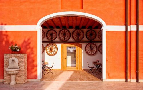 an entrance to a building with an orange wall at Agriturismo Fondo Gioconda in Marcon