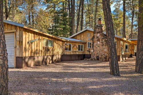 Foto sihtkohas Payson asuva majutusasutuse Patio and Fenced Yard Cozy Payson Cabin Retreat galeriist