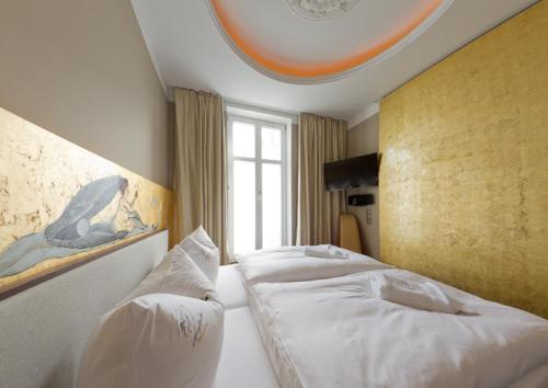 two beds in a hotel room with a large window at Ringelnatz Warnemünde in Warnemünde
