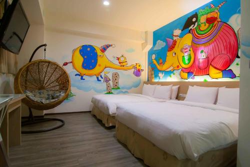 a bedroom with two beds with a painting on the wall at Legend Hotel Kaohsiung Liuhe in Kaohsiung