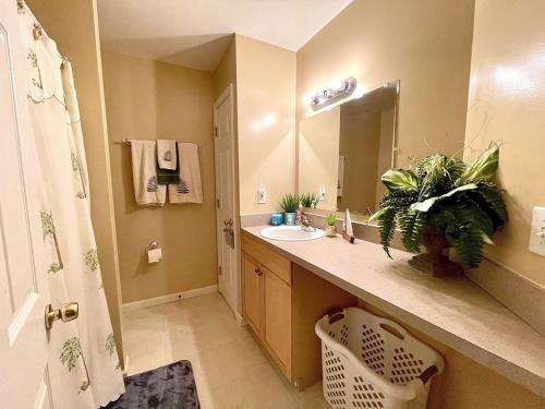 Φωτογραφία από το άλμπουμ του 3 Bed, 2 Bath, House on Canal - Boat Well Included σε Chesterfield