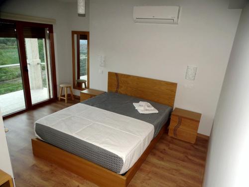 1 dormitorio con 1 cama en una habitación en Quinta do Cadaval, 