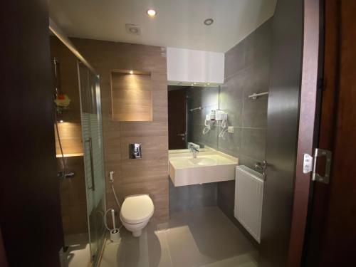 a bathroom with a toilet and a sink at Ritala Royal Residence in Amman
