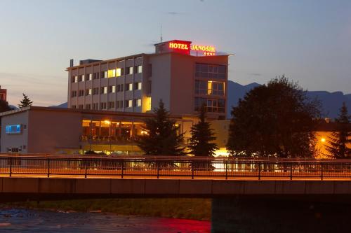 Budova, kde se hotel nachází